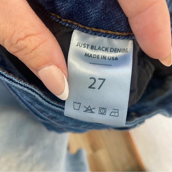 Just Black Mid Rise Skinny Jeans Distressed Knees and Raw Hem Size 27 - Picture 7 of 8